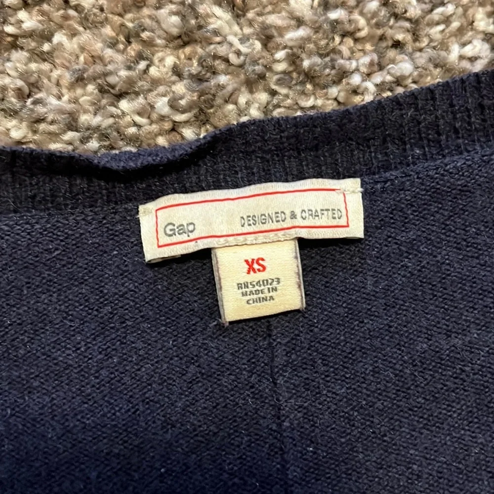 Gap women’s XS navy white v-neck striped sweater